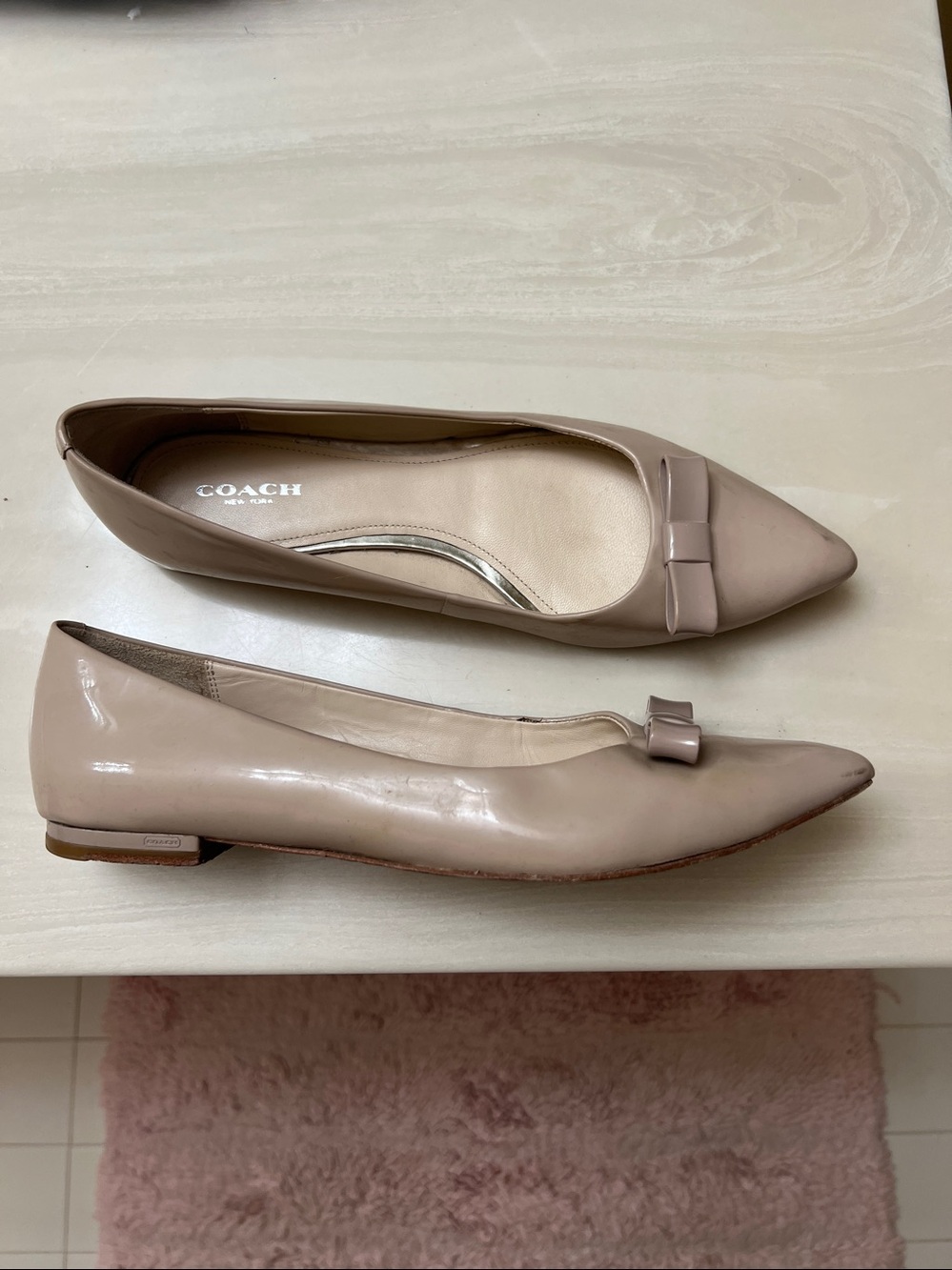 Coach Beige Pointed-Toe Patent Leather Flats With Bow Size 8.5 B - Picture 4 of 8